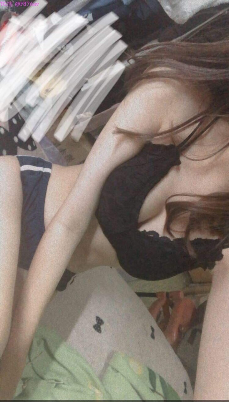 Bạn gái trẻ hoàn hảo để tôi xuất tinh vào miệng và trên bộ ngực lớn của cô ấy